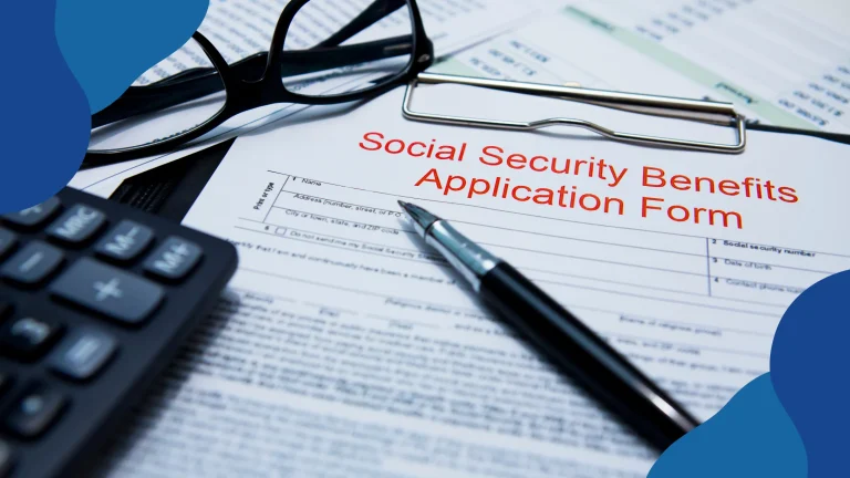 Świadczenia z ZFŚS a składki ZUS – formularz „Social Security Benefits Application Form” z długopisem i kalkulatorem