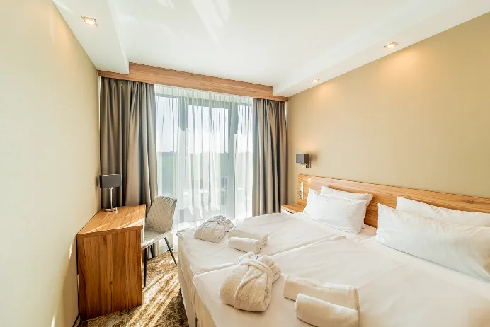 Szkolenie Kadry i płace 2026 w Kołobrzegu – pokój z podwójnym łóżkiem w Blue&Green Baltic Hotel