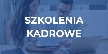 Szkolenia kadrowe z dofinansowaniem z KFS 2026 – baner „Szkolenia kadrowe” ze zdjęciem pracy z dokumentami przy laptopie