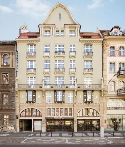 Konferencja podatkowa 2026 – Hotel NH Poznań, zabytkowa kamienica z napisem „NH Poznań” nad wejściem