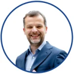 Posiada wykształcenie ekonomiczne, zdobyte na Uniwersytecie Rzeszowskim. Na co dzień prowadzi 3 organizacje, tj. Wektor Wiedzy, Wektor Wiedzy Wsparcie Innowacji, Pozytywni CO2 oraz zarządza ponad 100 - osobowym zespołem.